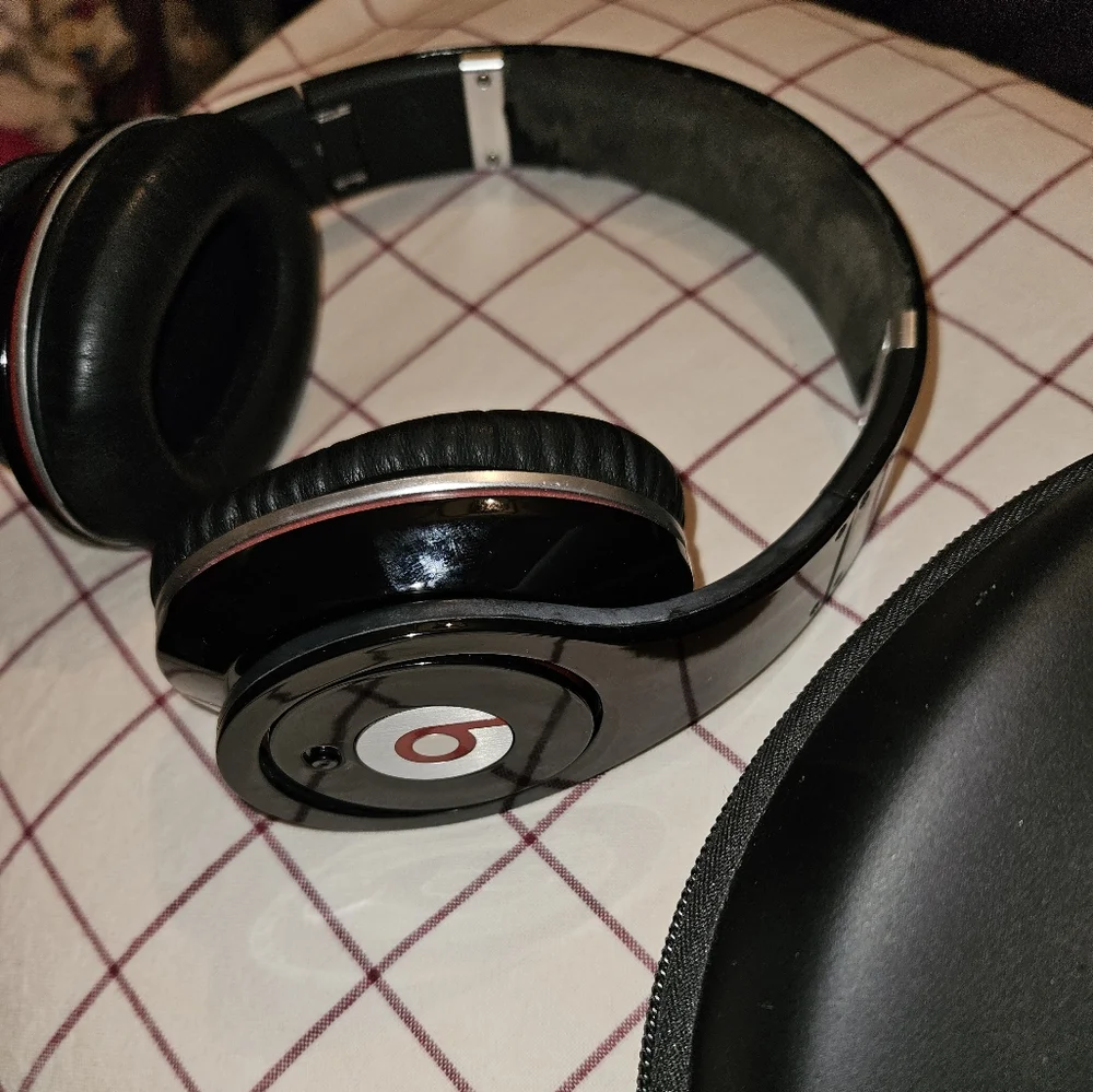 Beats - Picture 2 of 5